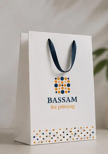كيس كرتون أبيض بيد شريط مطبوع بشعار بسام للطباعة